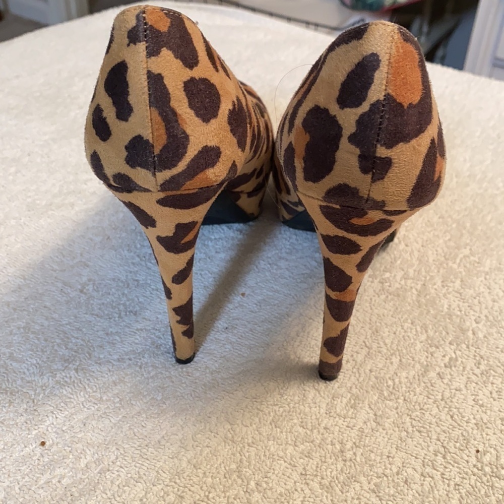 XAppeal Blossom style animal print stilettos 5” heel 1” platform Size 7.5 - Picture 3 of 8